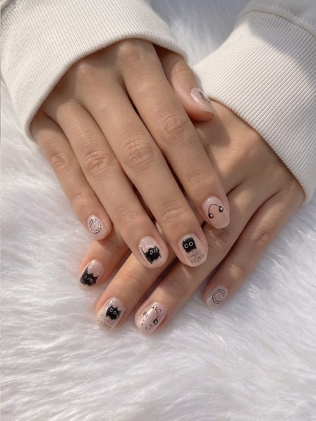 Black & White Press On Nails