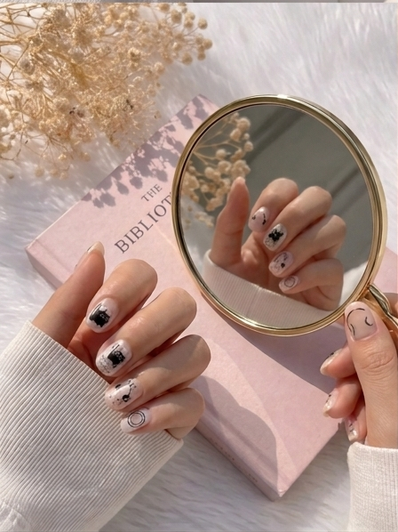 Black & White Press On Nails